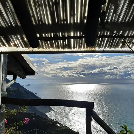 Refuge Uwabio Organic Vineyard Cinqueterre Riomaggiore
