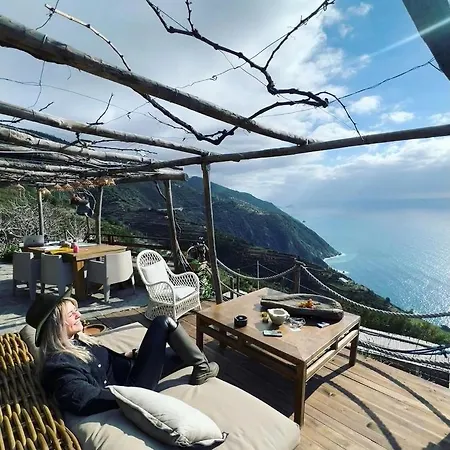 Villa Refuge Uwabio Organic Vineyard Cinqueterre *