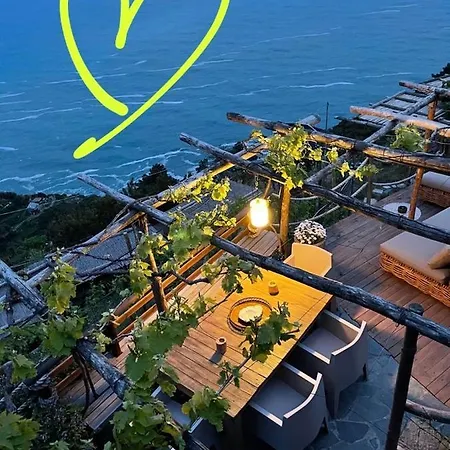 Refuge Uwabio Organic Vineyard Cinqueterre